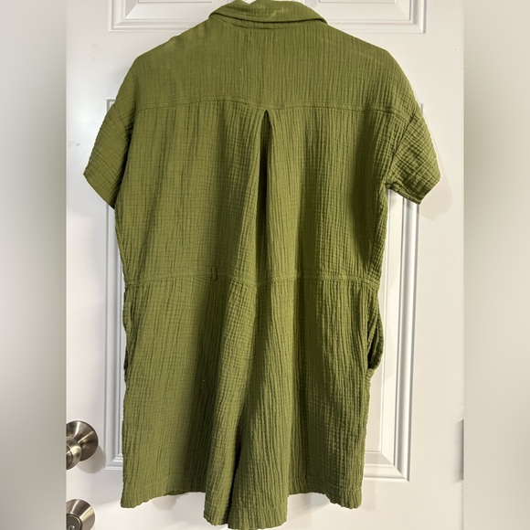 Kensie Green Romper✨ - Picture 6 of 8